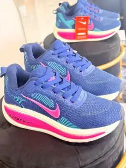 Tênis NK Vomero Azul e Rosa