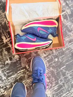 Tênis NK Vomero Azul e Rosa