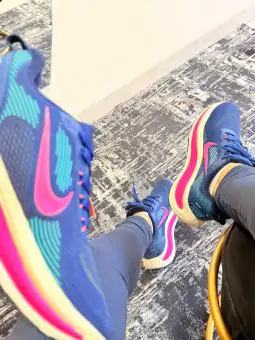 Tênis NK Vomero Azul e Rosa