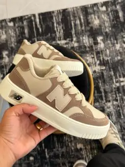 Tênis New Balance  Bege 303
