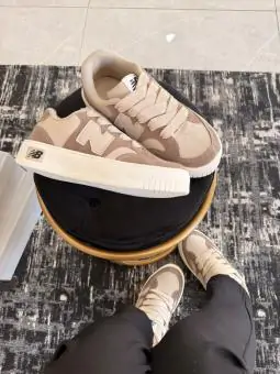Tênis New Balance  Bege 303 - Código 21