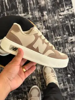 Tênis New Balance  Bege 303