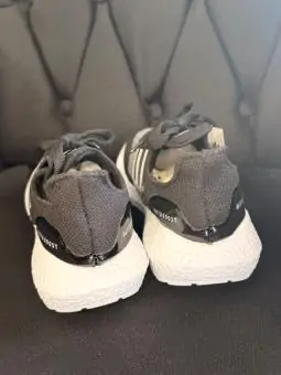 Tênis Adidas Ultra Boost Preto com Branco