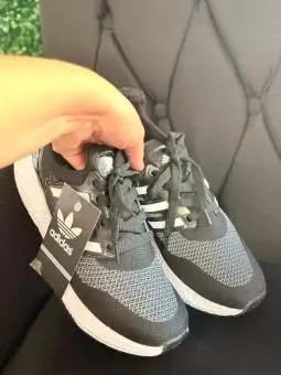 Tênis Adidas Ultra Boost Preto com Branco