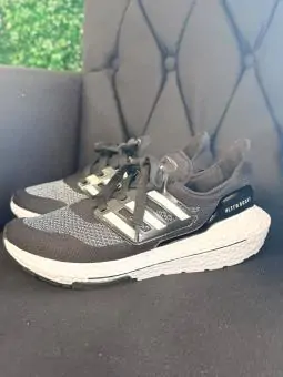 Tênis Adidas Ultra Boost Preto com Branco