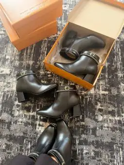 Bota Feminina Cano Baixo Strass Beira Rio