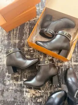Bota Feminina Cano Baixo Strass Beira Rio