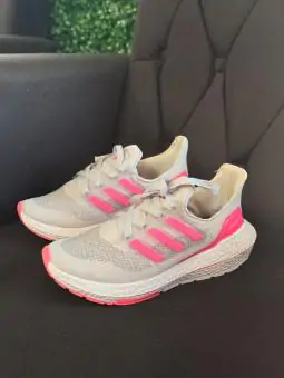 Tênis Adidas Ultra Boost Cinza/Rosa